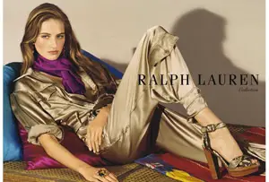 Sanne Vloet posa per Ralph Lauren in abiti dorati